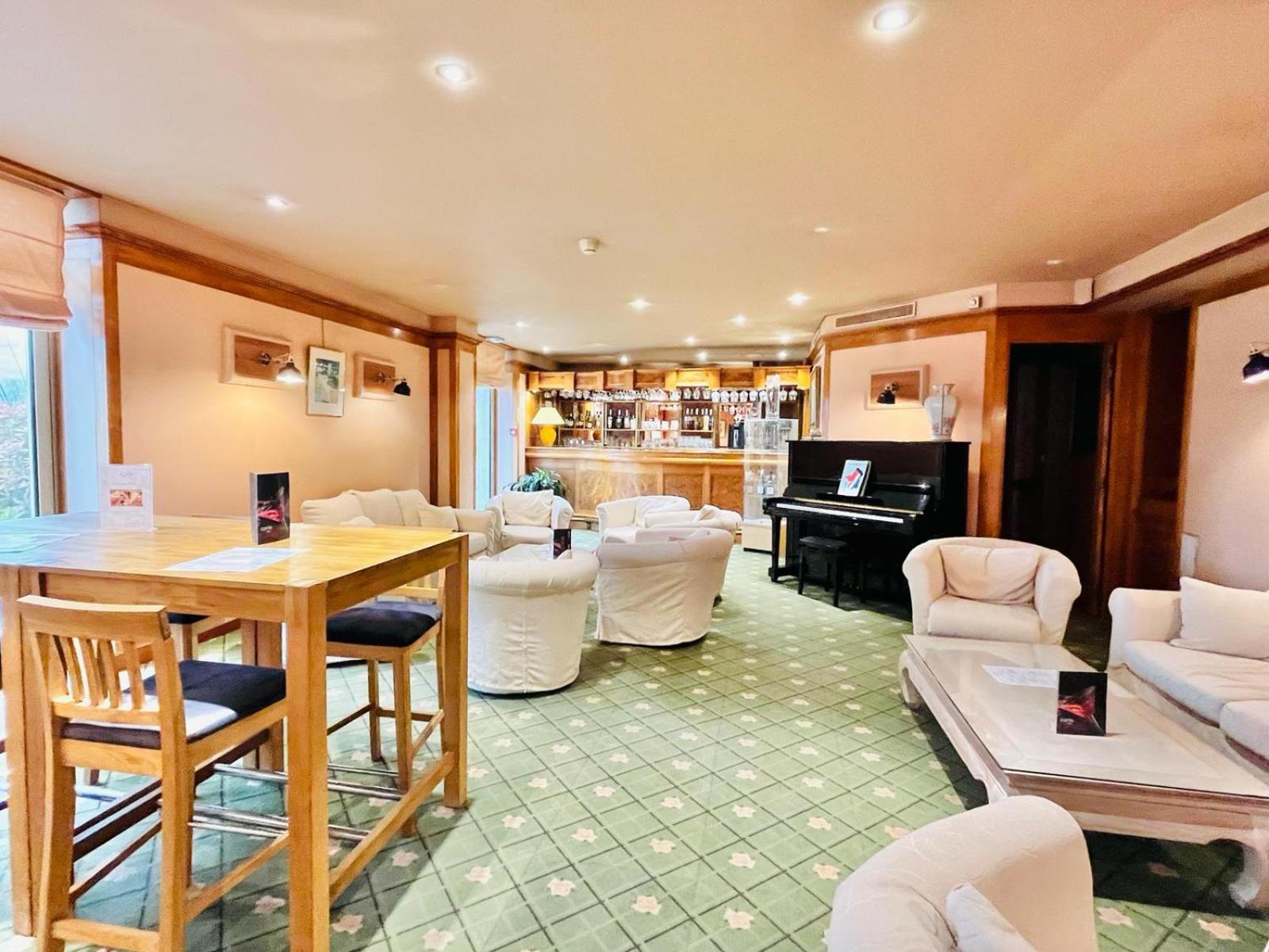 Logis Hotel Le Rivage Gien Eksteriør bilde
